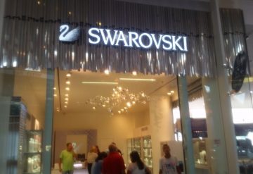 שלט מואר לחנות Swarovski